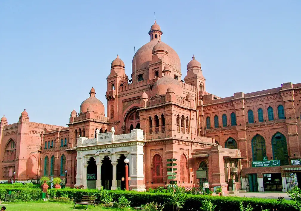 an image of Lahore Museum which is one of the best tourist spots in lahore