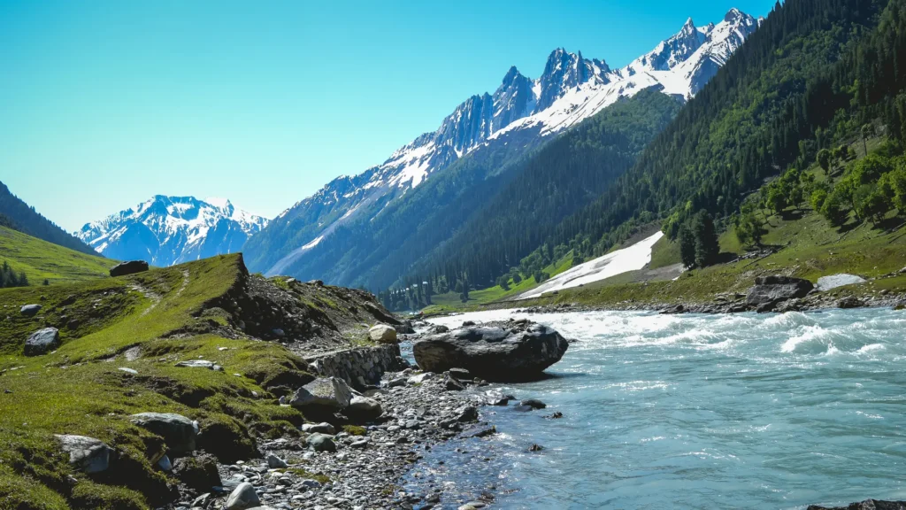 an image of valleys of kashmir which is one of the best places to visit in Pakistan