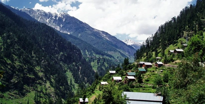 an image of kutton valley which is one of the best places to visit in Kashmir