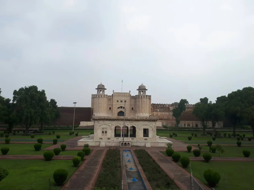 an image of lahore fort which is one of the best lahore visiting spots