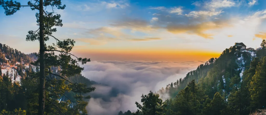 an image of mountains and clouds of murree which is one the most beautiful places in Pakistan